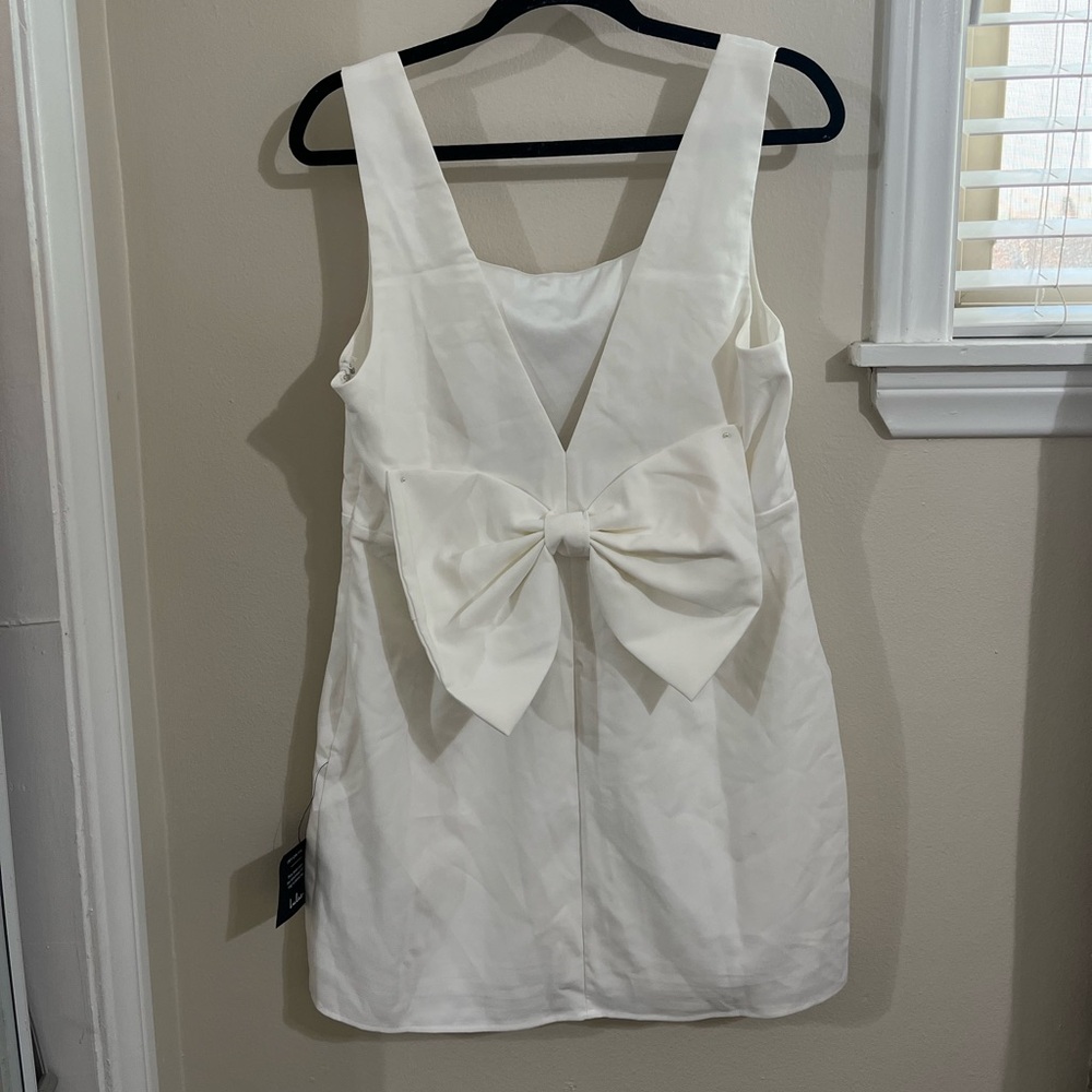 LULU’s White Dress with Bow! 🎀 adorable! NWT! BRIDAL EVENTS!